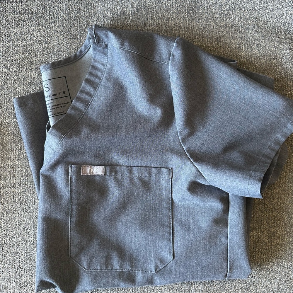 Figs scrub set small top small petite bottoms